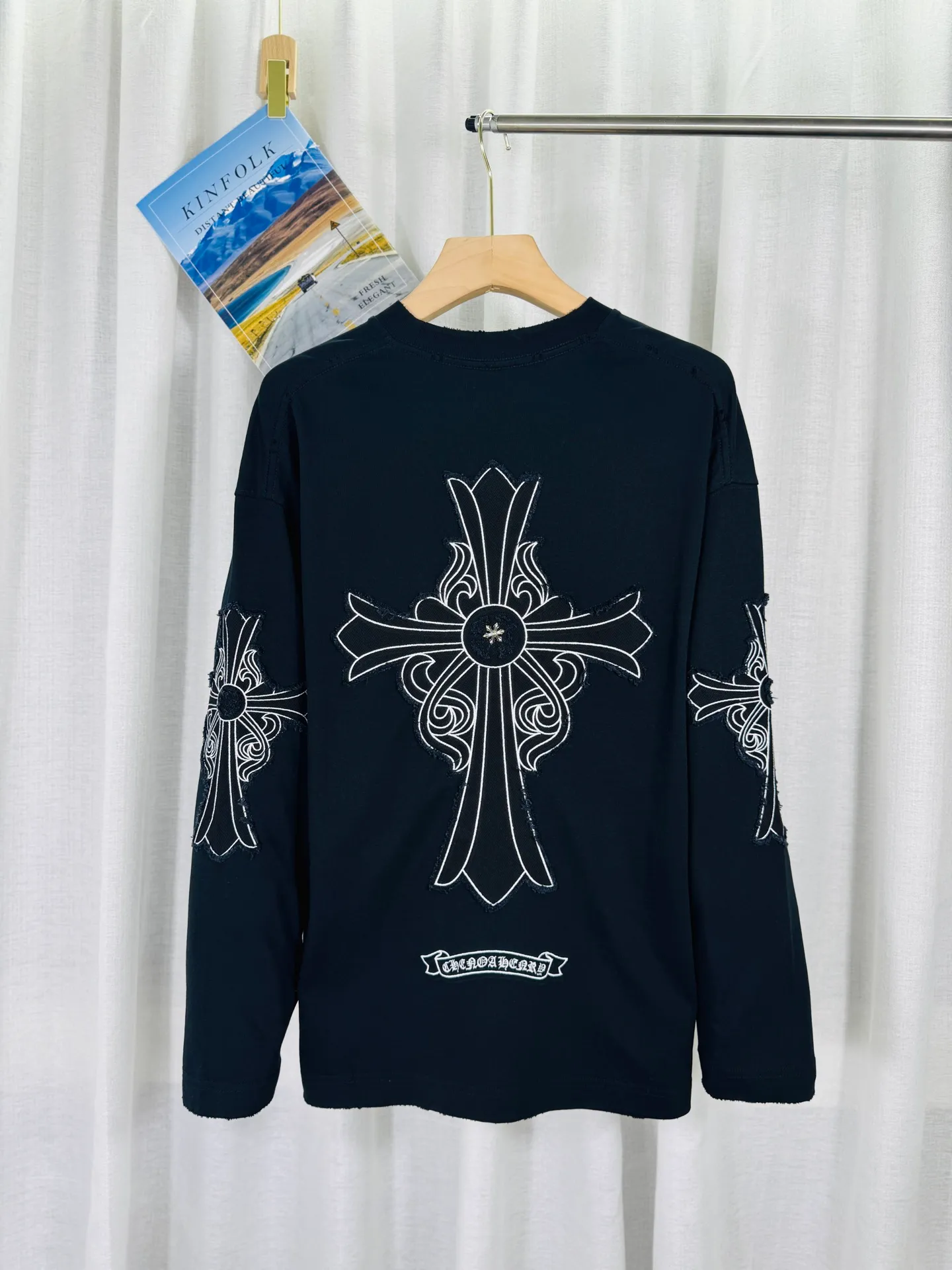 P250 ch high version Chrome Hearts 2025 new autumn and winter cross patch washed spray horse slip long-sleeved T-shirt, fabric: 26 double yarns, 320 grams weight, patch embroidery, heavy wash Printing process: patch embroidery, intercolor spray horse slip process Color: black Size: S M L XL Style number: 5186